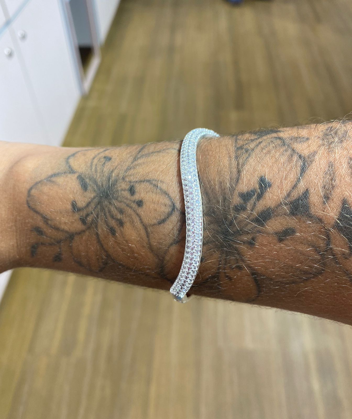 Bracelete Cravejado Ondulado com Zircônia