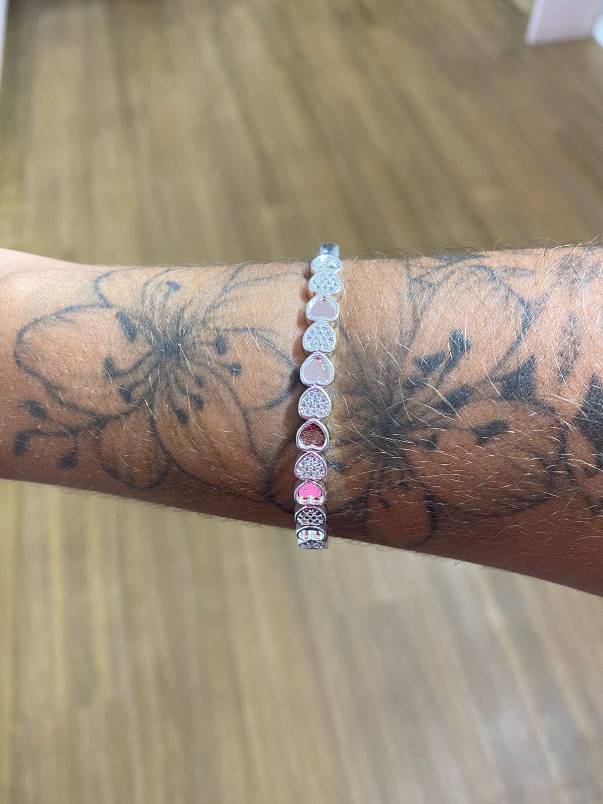 Bracelete de Corações Cravejado com Zircônias
