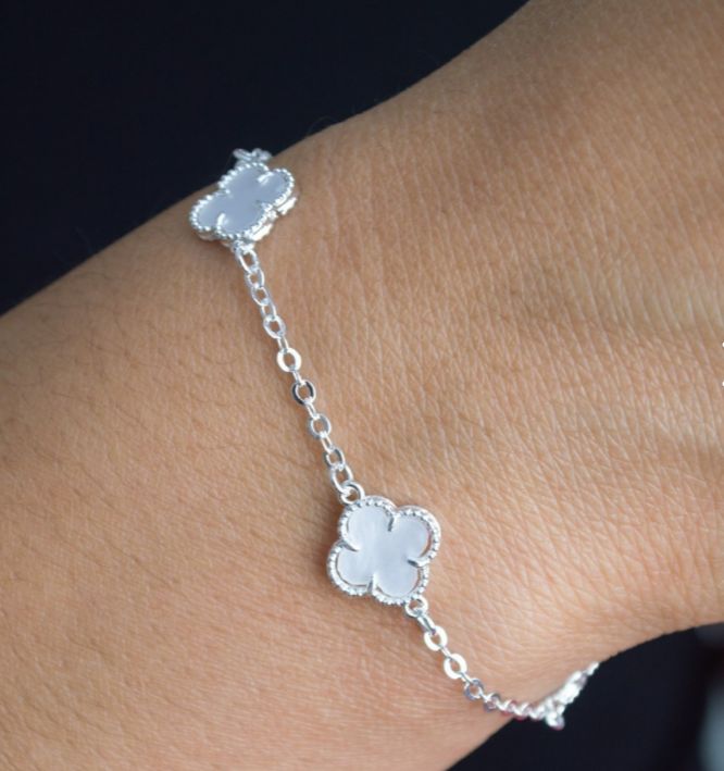 Pulseira Três Trevos Madre Pérola Virgínia Prateado