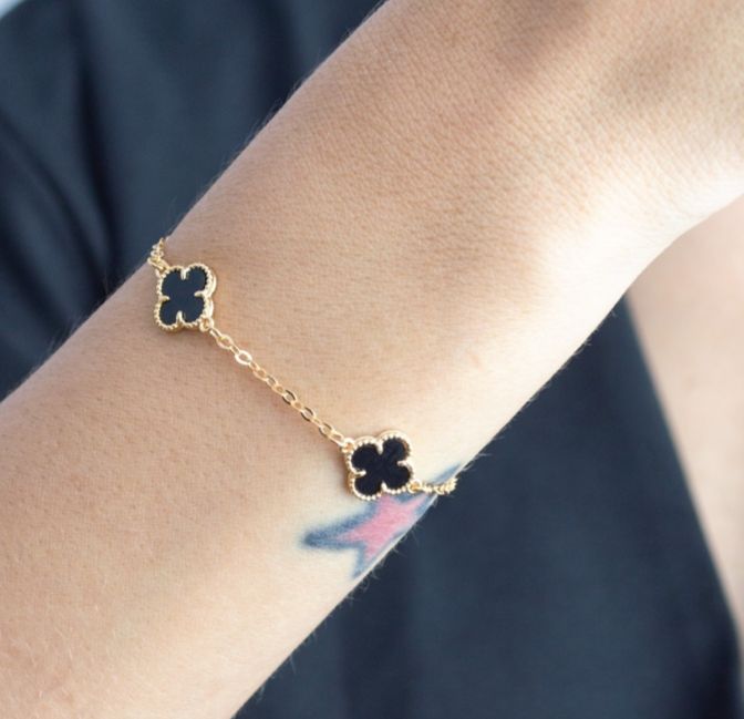 Pulseira Três Trevos Preto Virgínia Dourado