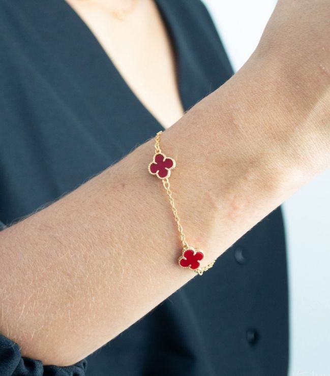 Pulseira Três Trevos Vermelho Virgínia Dourado